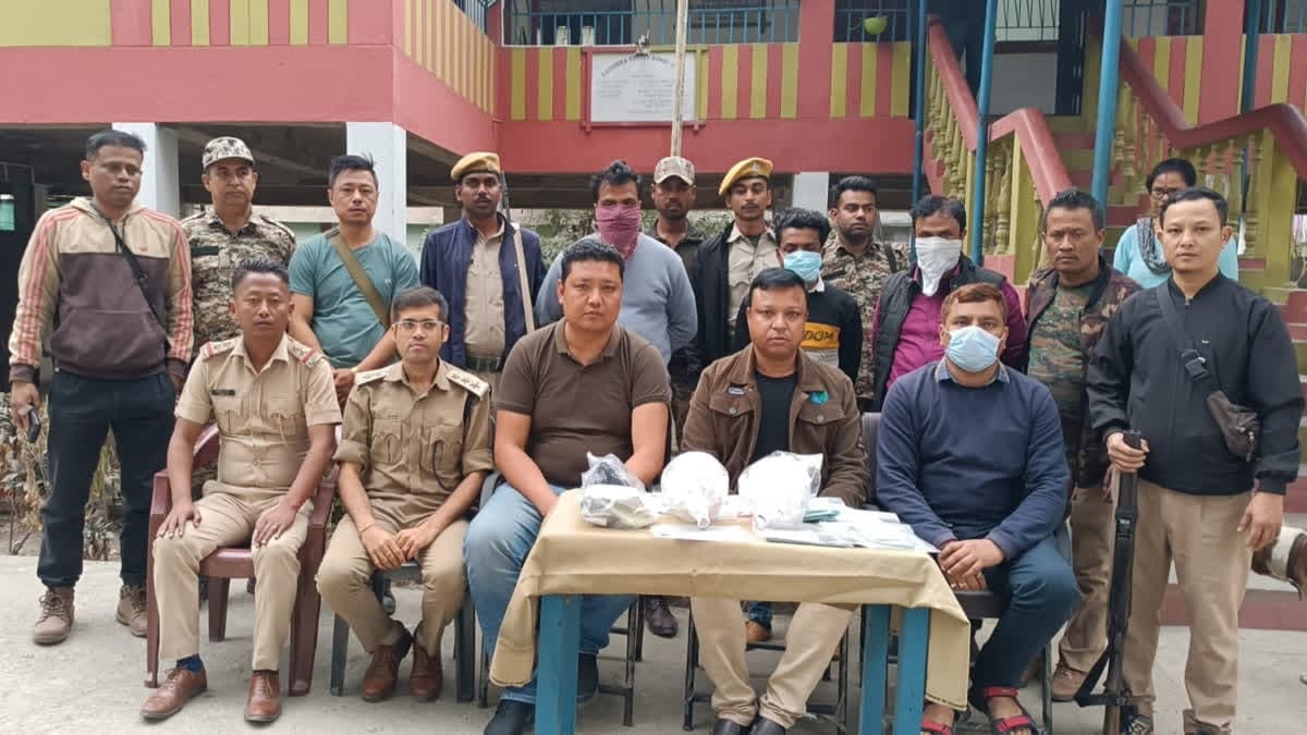 Image accompanying Snake Venom Seized and Three Smugglers Arrested at West Bengal's Siliguri