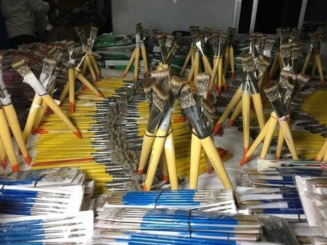 Image accompanying Huge haul of painting brushes made of mongoose hair